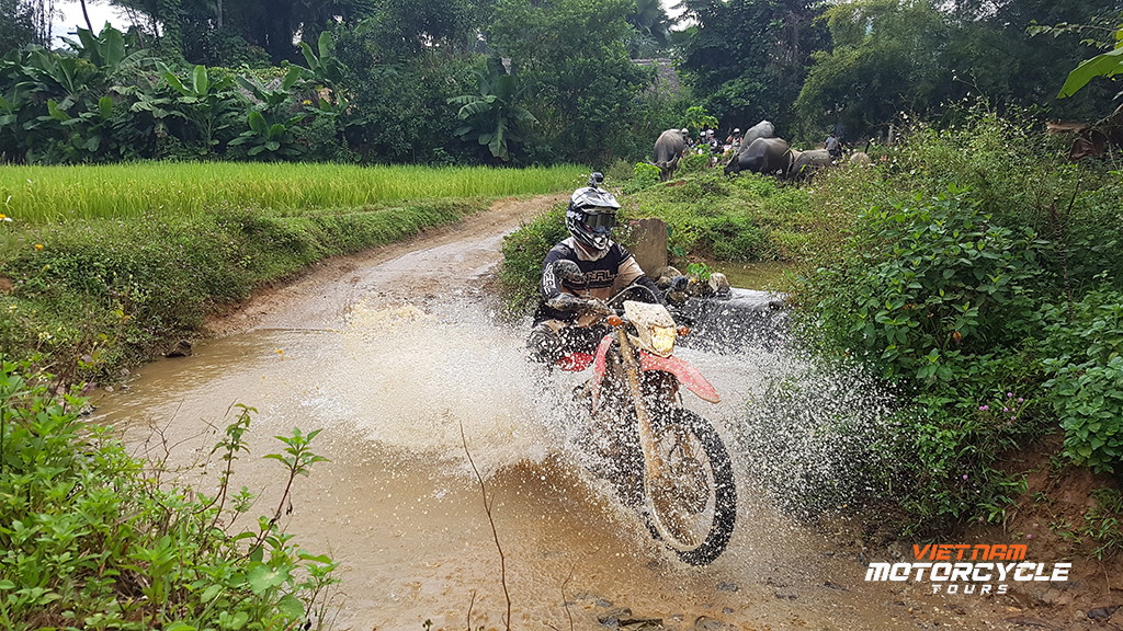 DAY 1: HANOI - MAI CHAU (HOA BINH) – MOTORBIKING TOURS TO LOCAL VILLAGES