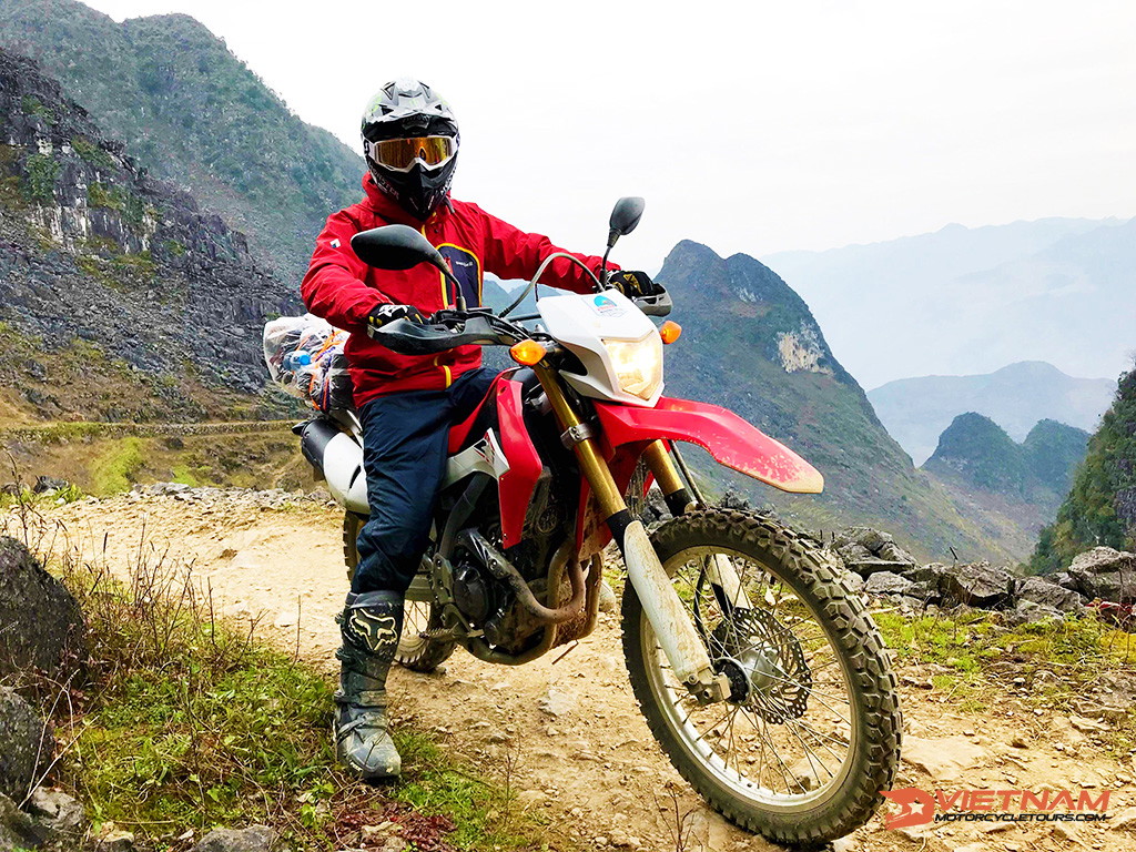 Motorcycle Accessories: 5 useful things riders need to have - Motorbike Tour VietnamBikers