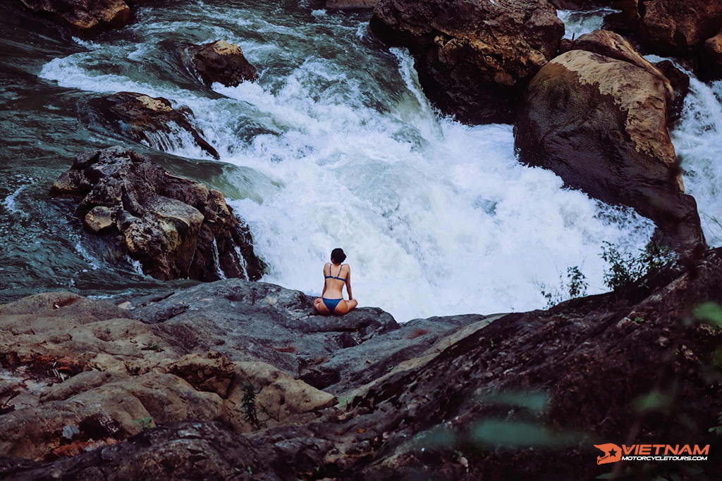 Dau Dang Waterfall - Ba Be lake motorcycle tours