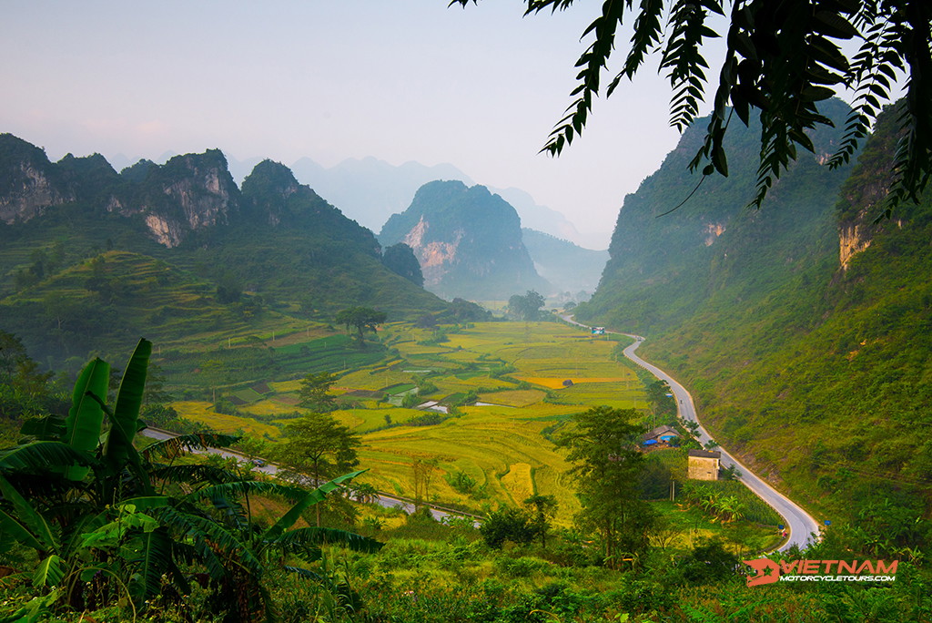 Ma Phuc Pass - Ban Gioc motorcycle tours