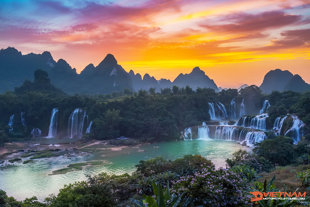 Ban Gioc waterfall - Cao Bang motorcycle tour