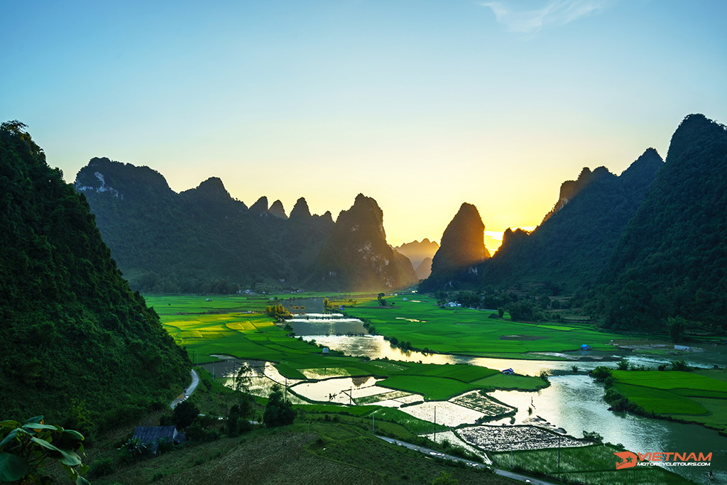 Trung Khanh - Cao Bang motorcycle tour