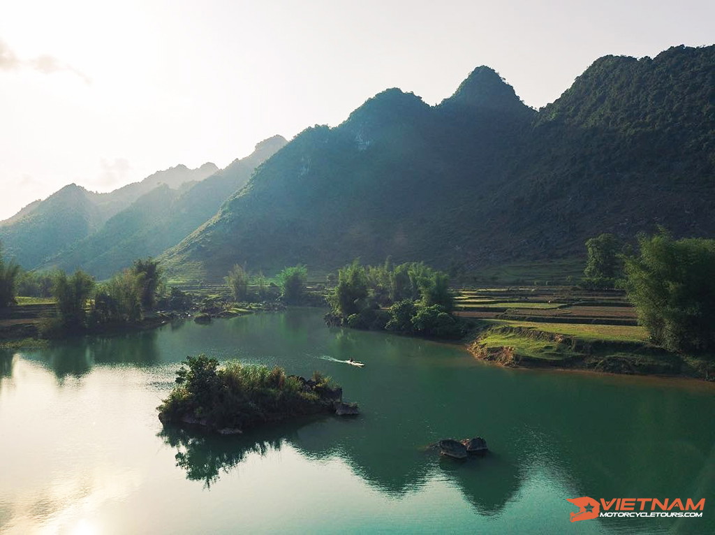 Thang Hen Lake - Cao Bang motorcycle tour