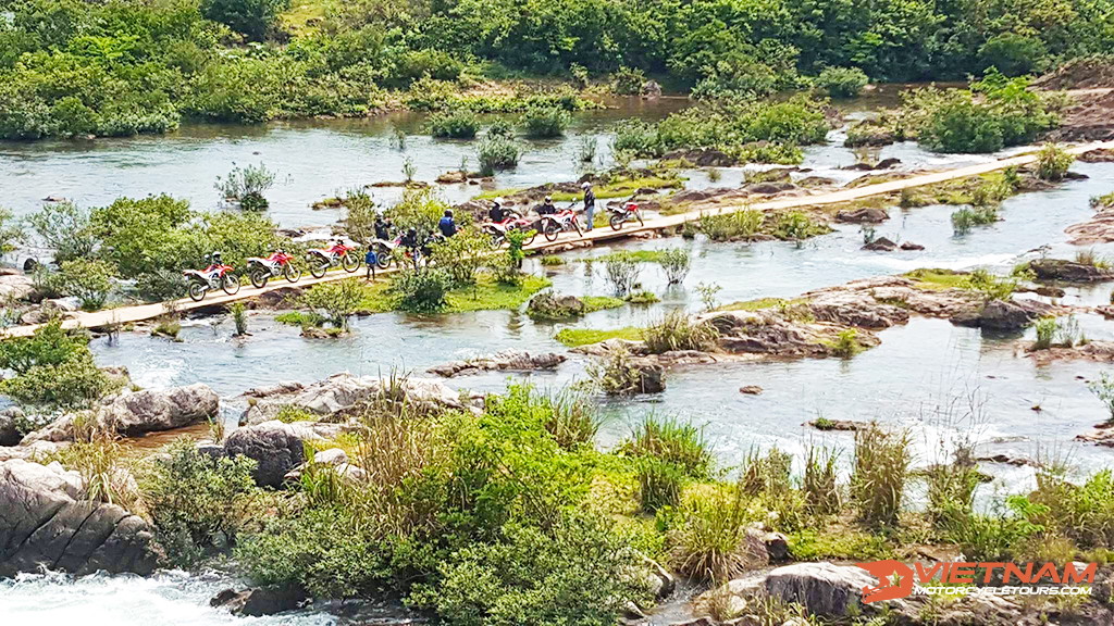 Motorbike tours of VietNam - Explore the region's geography and culture