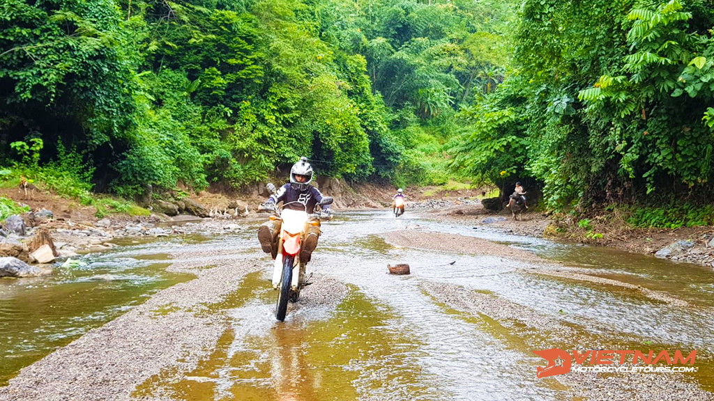 FULLY GUIDED VIETNAM MOTORBIKE TOURS