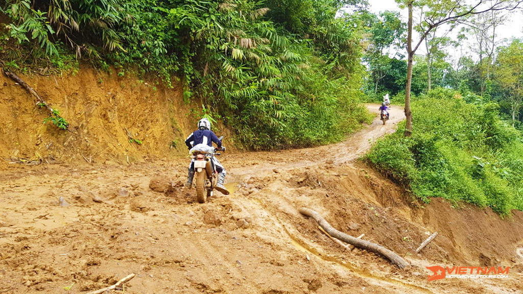 SELF-GUIDED VIETNAM MOTORBIKE TOURS