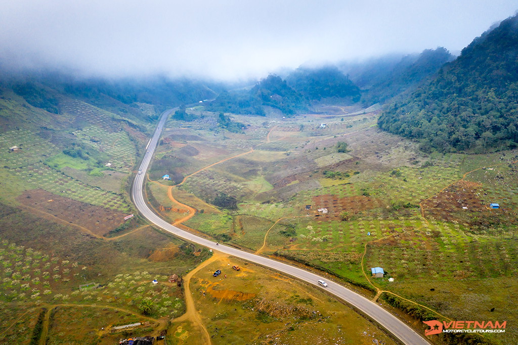 Moc Chau Motorcycle Tours - the most scenic roads in to ride in Vietnam