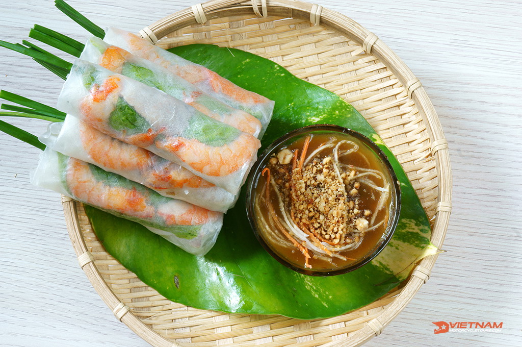 Vietnamese food, goi cuon is street food, roll that delicious, wrapped from shrimp, pork, vegetables, bun in rice paper, with accompaniments: sauce, chili, another name: salad roll, soft roll..Ho Chi Minh City