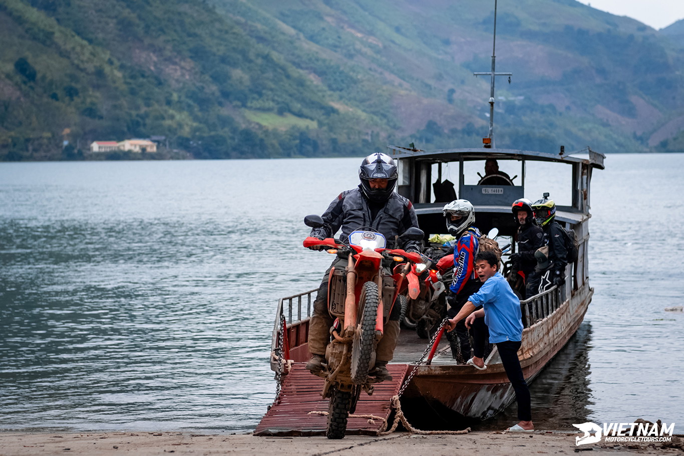 north-center-vietnam-motorcycle-tour-3d-2n-travel-vietnam-motorbike-tours-vietnambikers