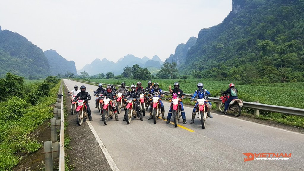 6 days ho chi minh trail southern motorcycle tour from ha noi to hoian-review-phong-nha-cave-motorbike-tour-drives-you-more-adventure7