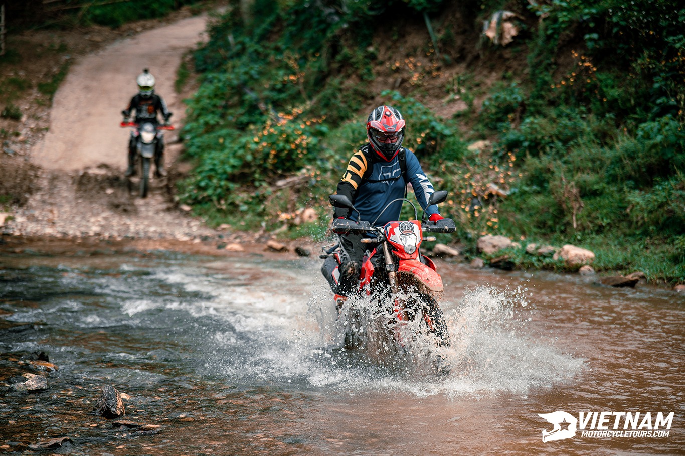 enjoying pu luong motorcycle tour within three days-pth_4810