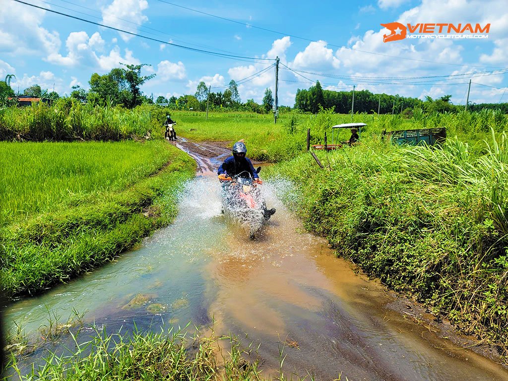 saigon motorcycle tour to hanoi- 14 days to enjoy life!-saigon-motorcycle-tour-b