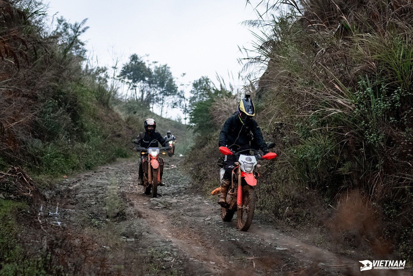 the-mountains-of-ta-xua-travel-vietnam-motorbike-tours-vietnambikers