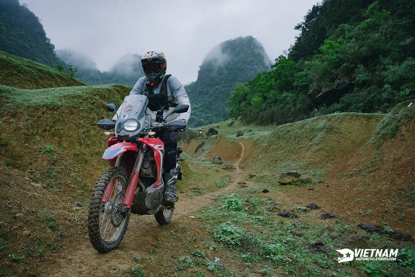 ba-be-ban-gioc-motorbike-tour-travel-vietnam-motorbike-tours-vietnambikers