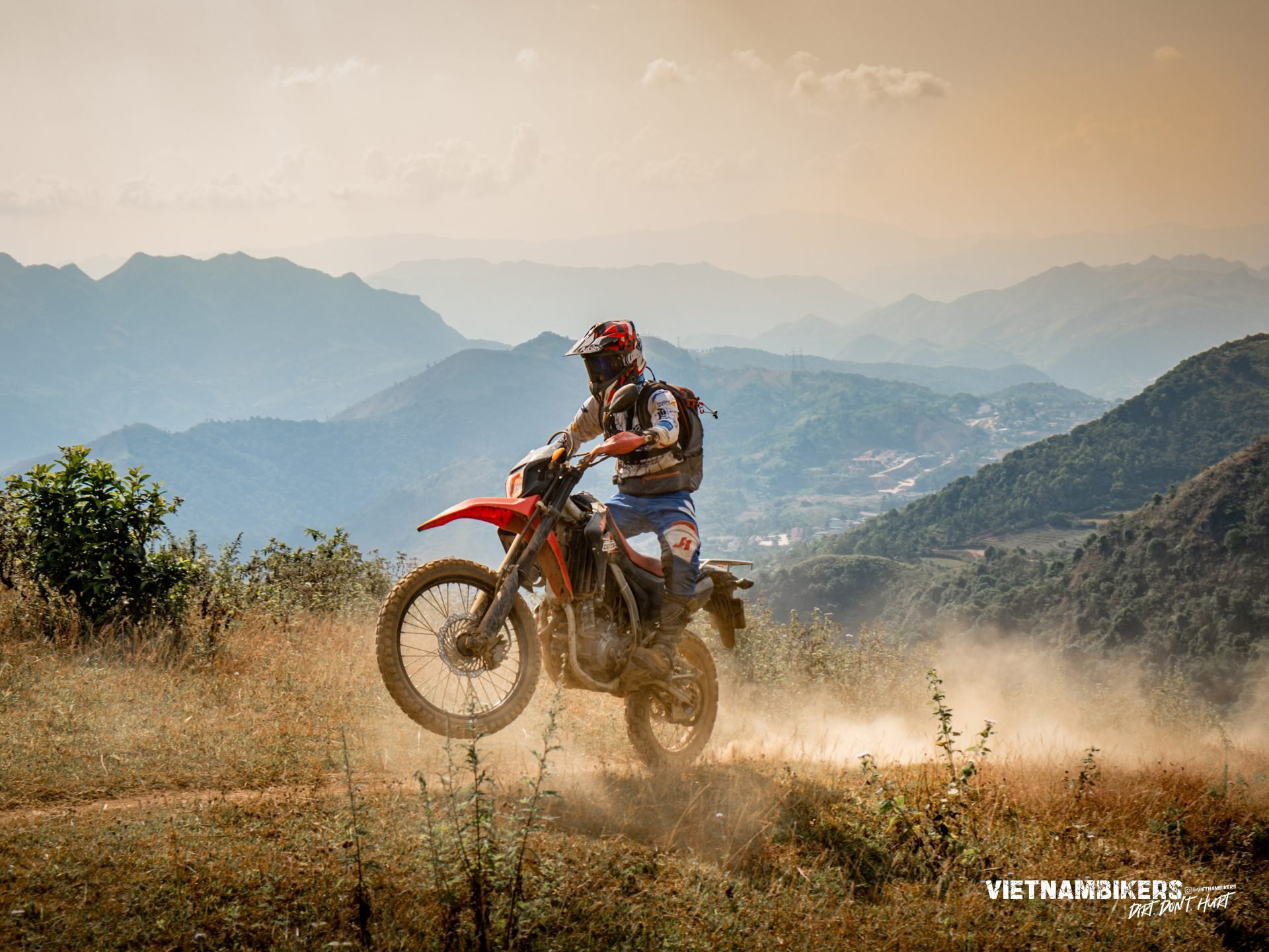 the mountains of ta xua 8211 6 days for cloud hunting - Motorcycle Tour VietnamBikers