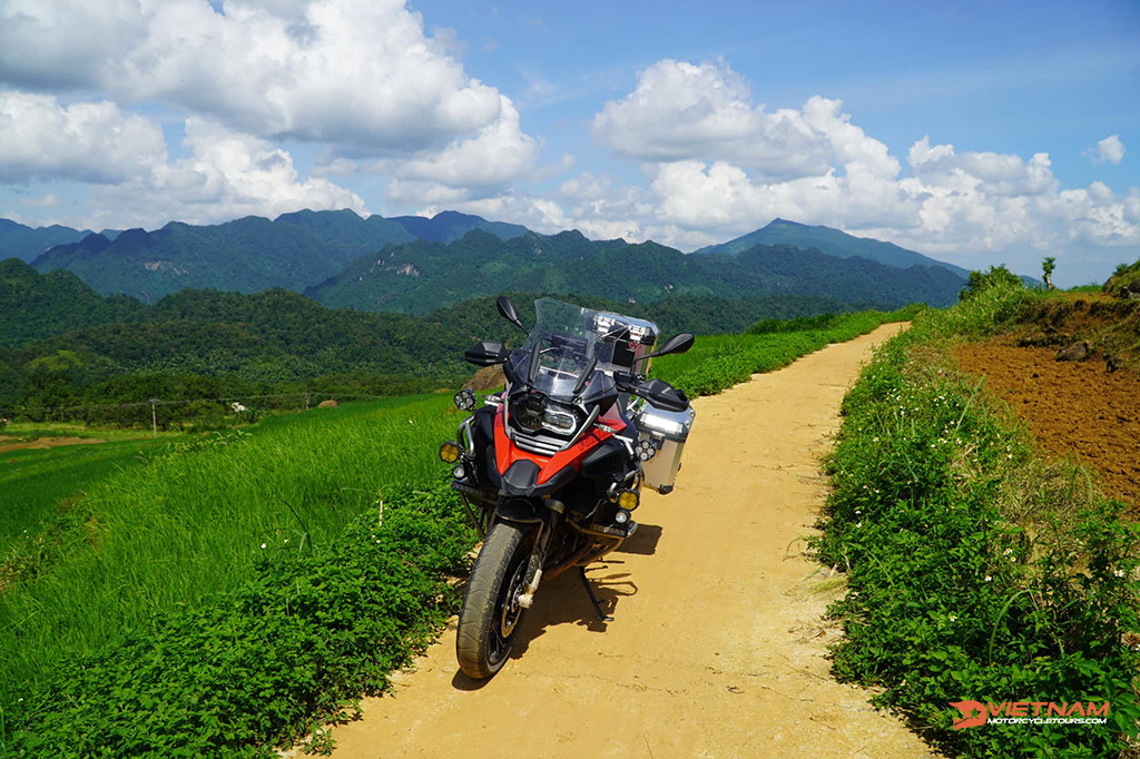 Overview of BMW motorcycle tours