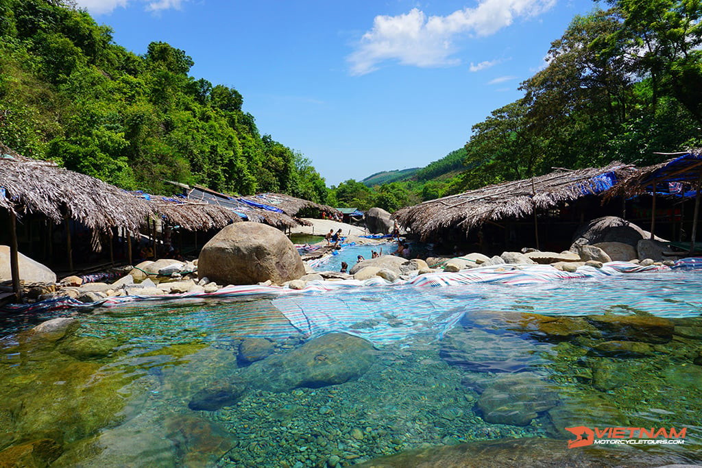 Hai Van Pass Motorcycle Tour - Swimming In The Cloud Ocean - travel-vietnam-motorbike-tours-vietnambikers