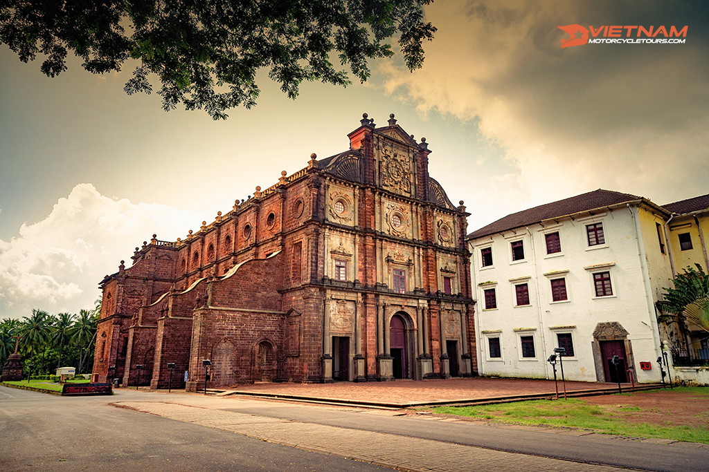 From Goa Airport to Old Panjim by motorbike