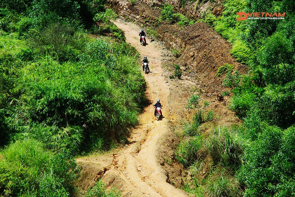 10+ vang vieng by motorbike – one day to grasp the whole twon-vang-vieng-by-motorbike-7