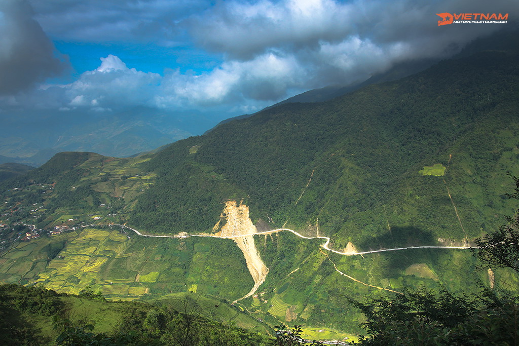 Khau Pha Pass Motorcycle Tour