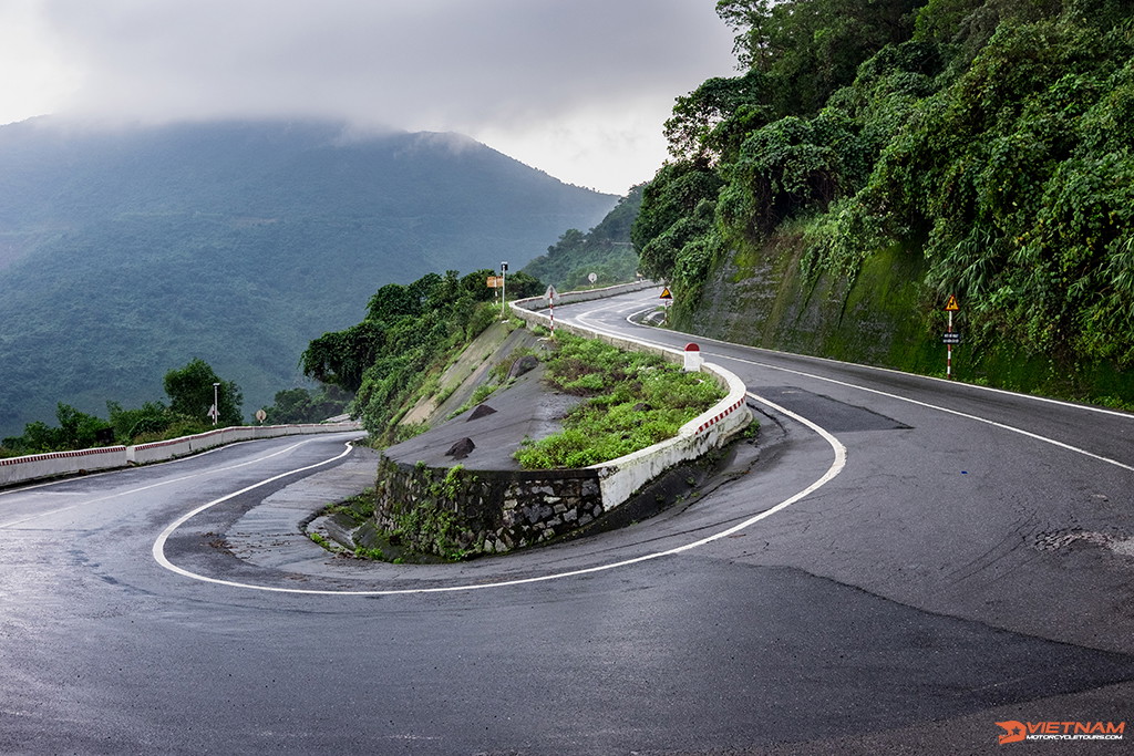 Hai Van Pass Motorbike Tour