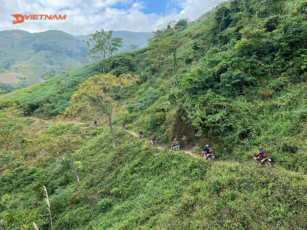 Ha Giang Motorbike Drive To Vu Linh