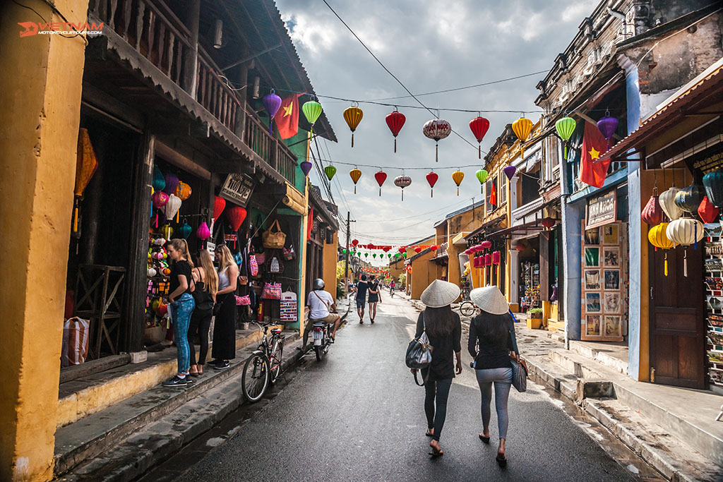 Walk Through Hoi An Ancient Town