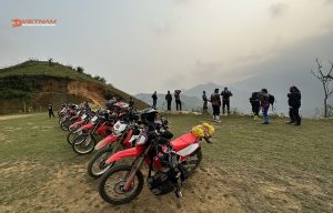 Crossing the border with a motorbike between Vietnam and Laos - Motorbike Tour VietnamBikers