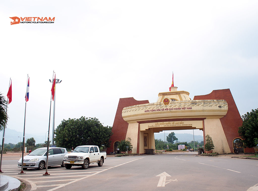 Crossing The Border With A Motorbike Between Vietnam And Laos: 6 Borders That The Two Share