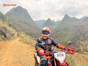 how we ride in Vietnam - Motorbike Tour VietnamBikers