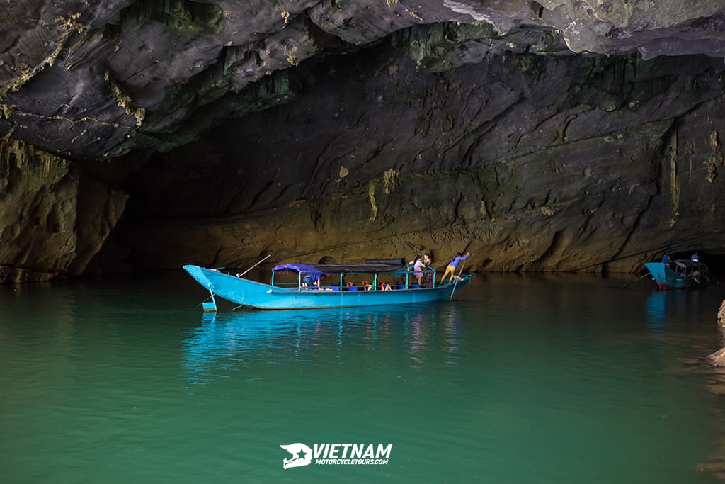 Pho Chau - Phong Nha Ke Bang Motorbike Trip