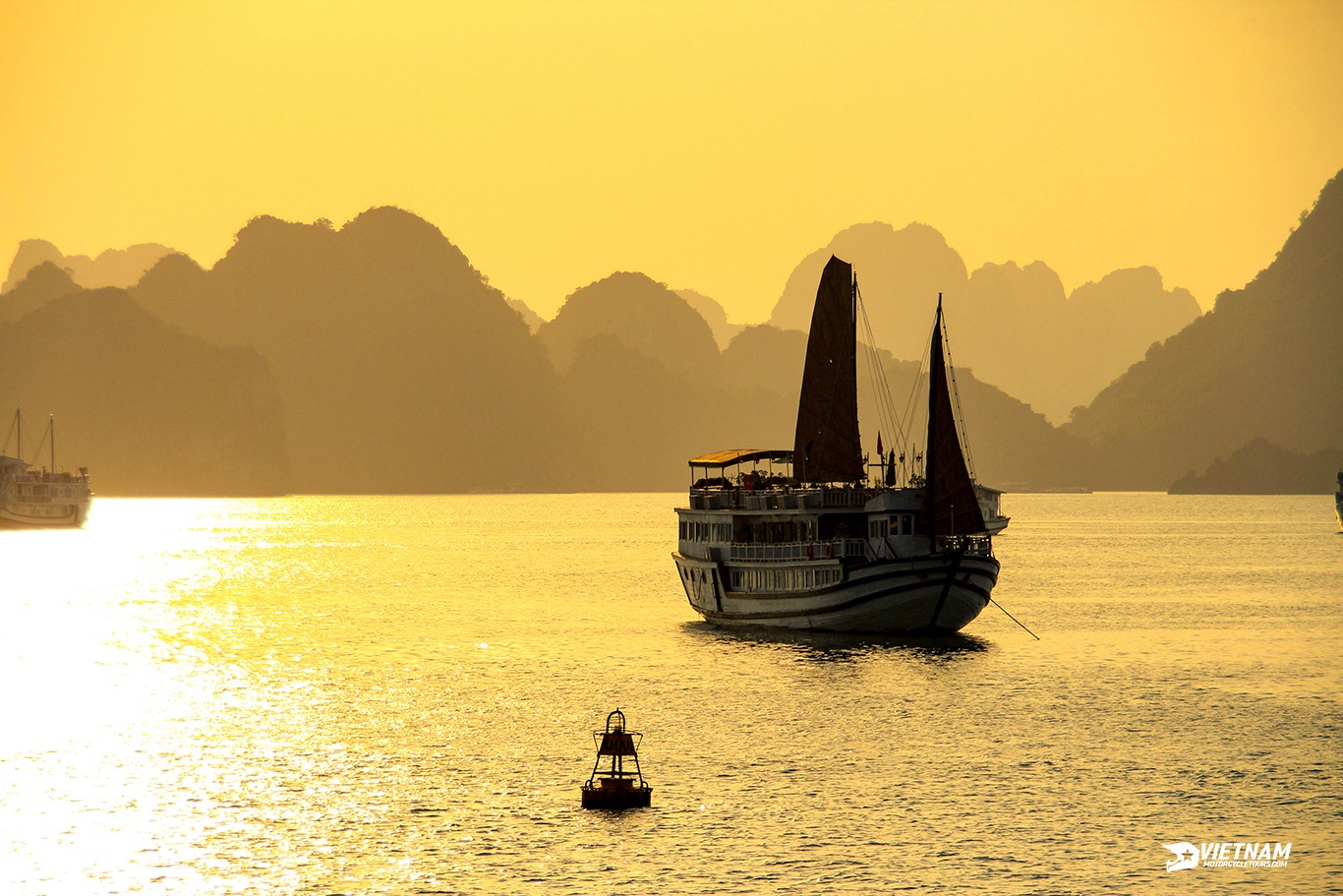 Motorbike Tour Halong Bay - Motorbike Tour VietnamBikers