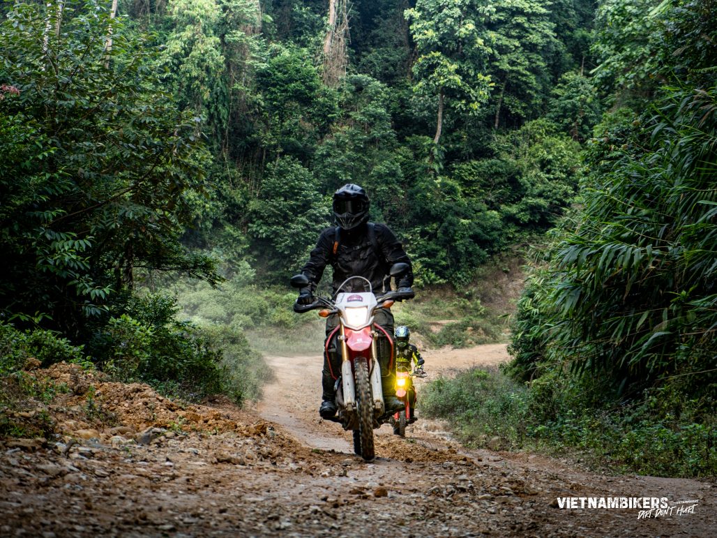 Day 5: Ngoc Chien Motorbike Tour to Ban Tham Cave – Thuan Chau – Tuan Giao via Son La City & Pha Din Pass ( 170km)